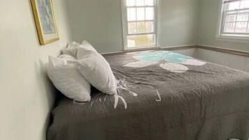 2 bedrooms, WiFi (free), bed sheets
