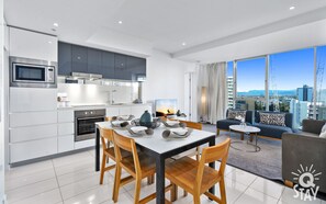 Interior - H'Residences – Spacious 2 Bed City View — Q Stay (Surfers Paradise)