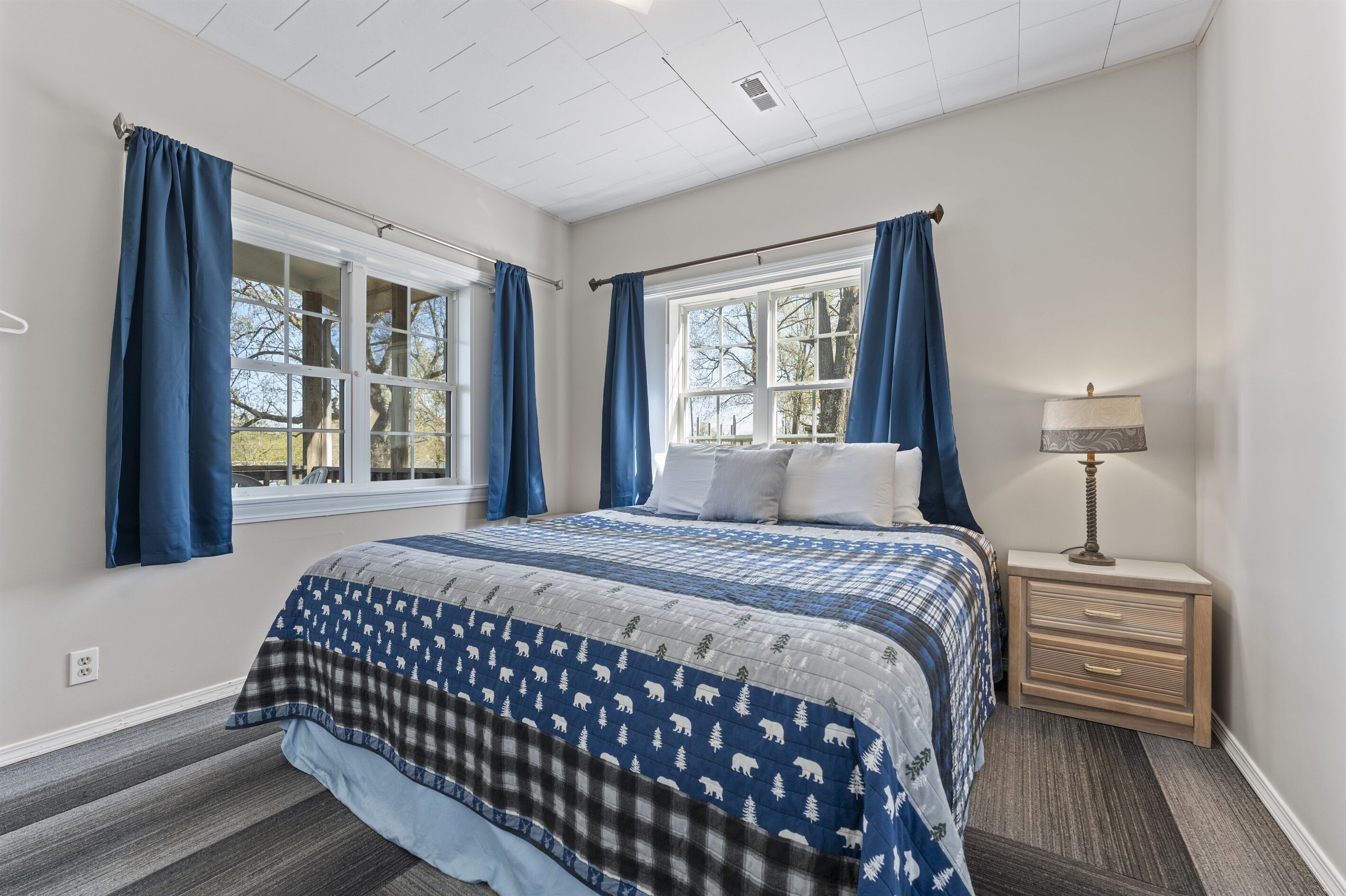 9 Bedroom Cabin Steps Away From Table Rock Lake!