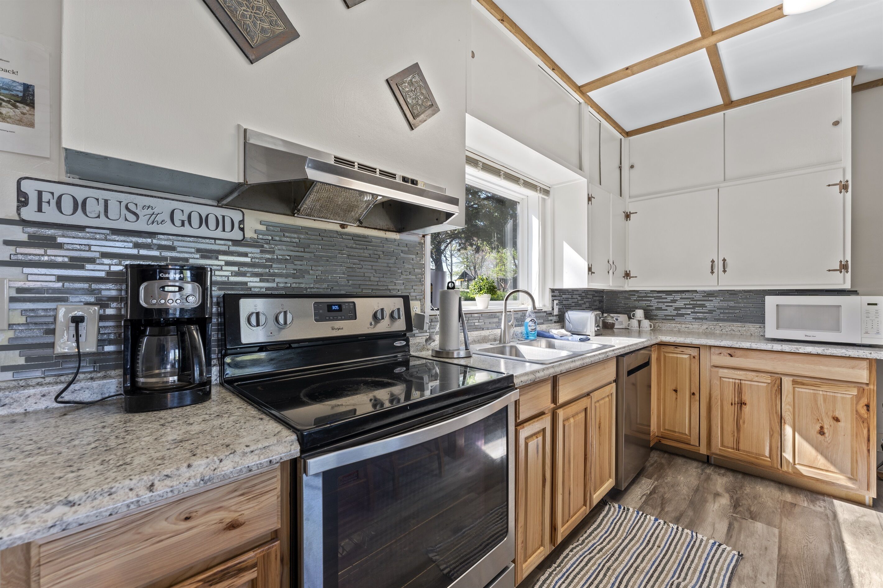 9 Bedroom Cabin Steps Away From Table Rock Lake!