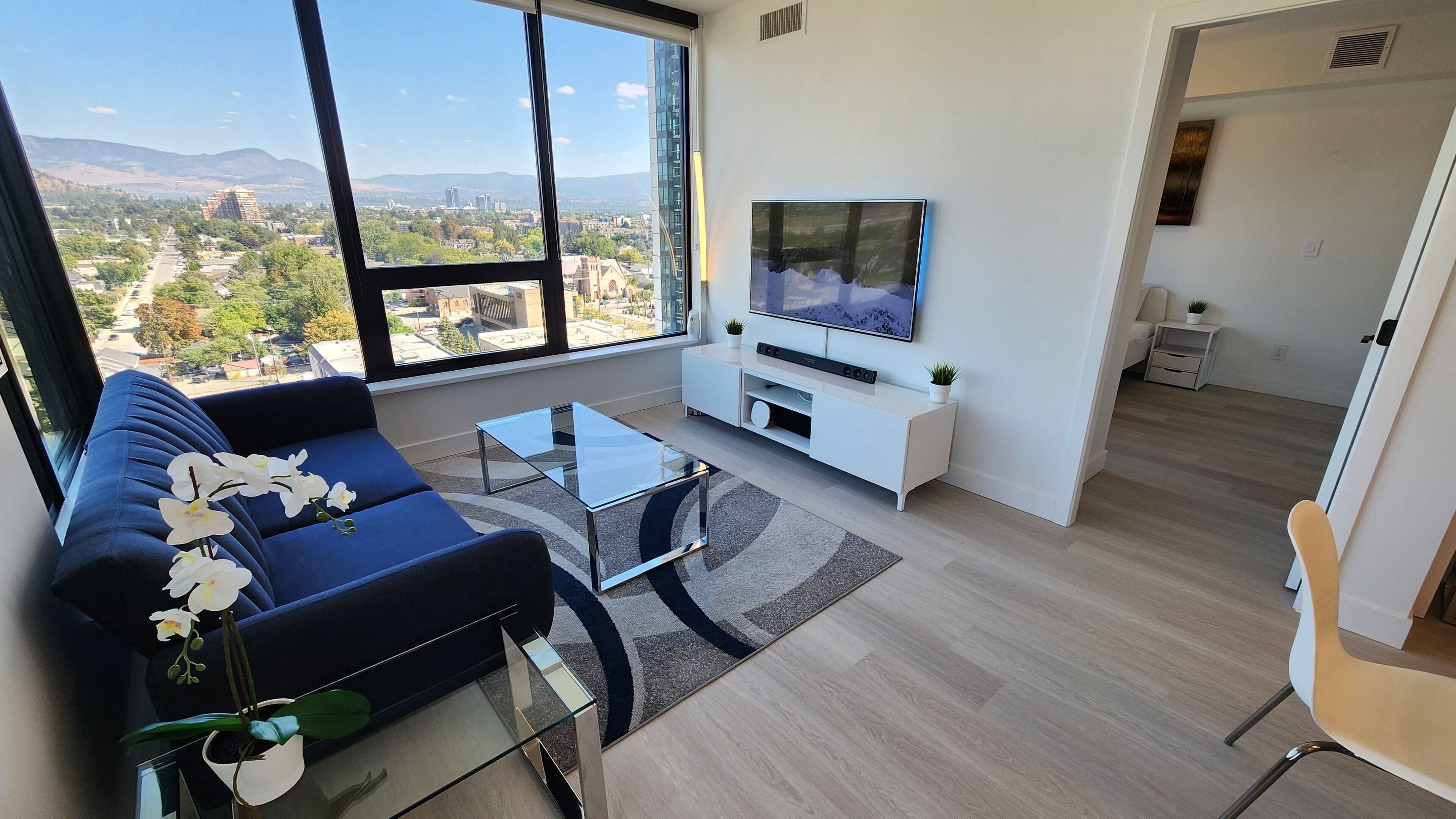 Downtown Kelowna 2 Bed 2 Bath with EV Parking / Suitable for Long Term