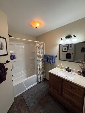 Combined shower/tub, hair dryer, towels, soap - Very quiet Pacific City home with amazing river views from the deck! (Cloverdale)