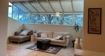 Under The Moon: House in the Countryside Family Apartment with Balcony and Garden