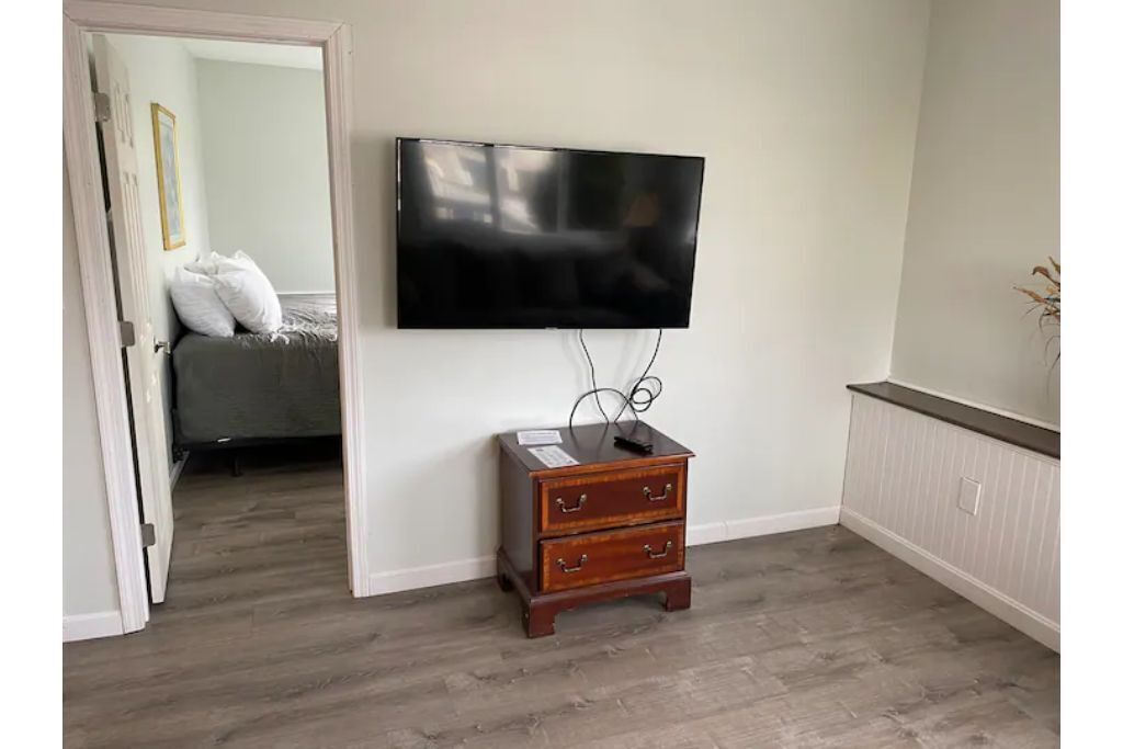 lovely 2-bedroom apartment with pool 2A