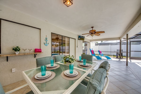 Outdoor dining