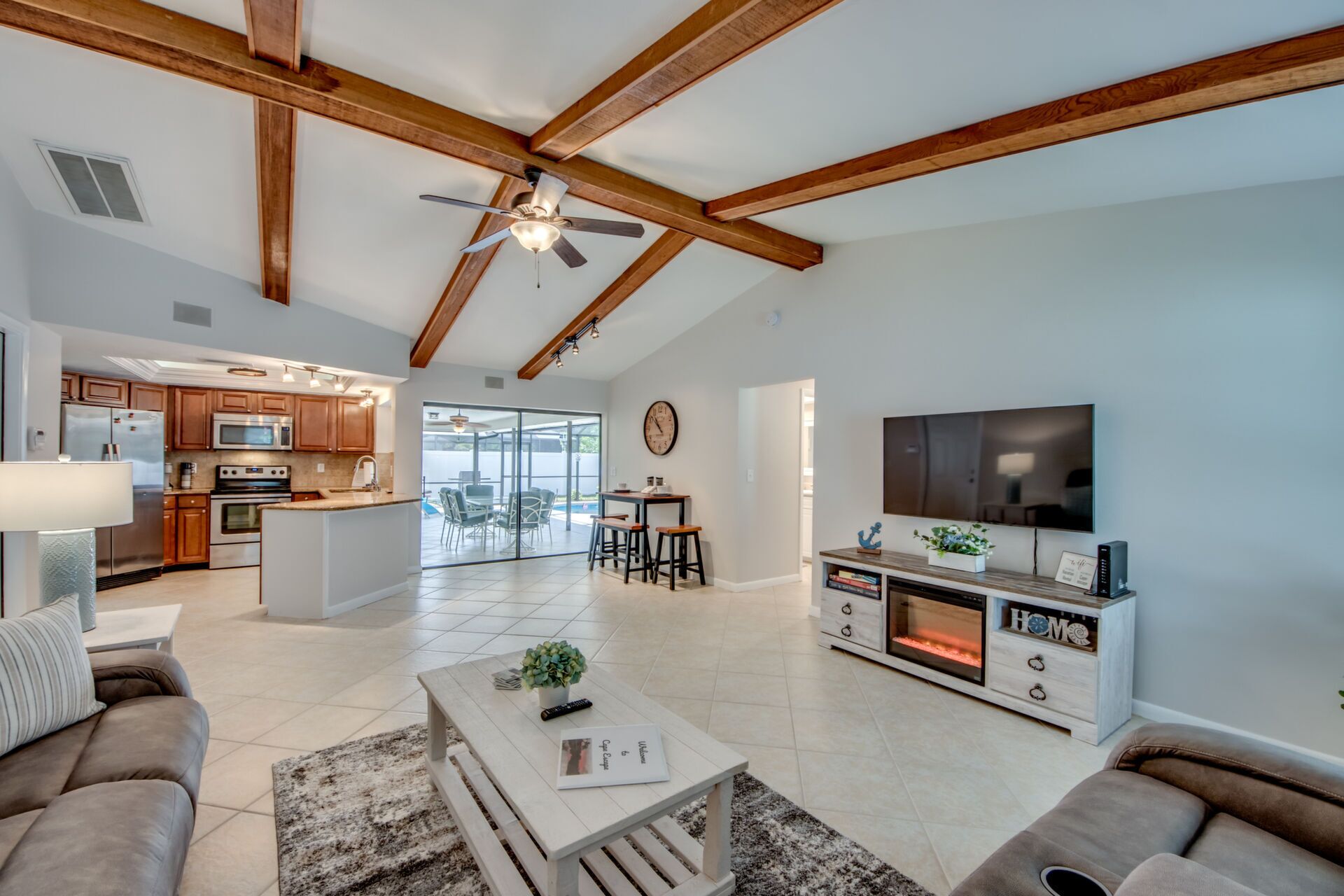 Smart-TV, bordtennis og bøker