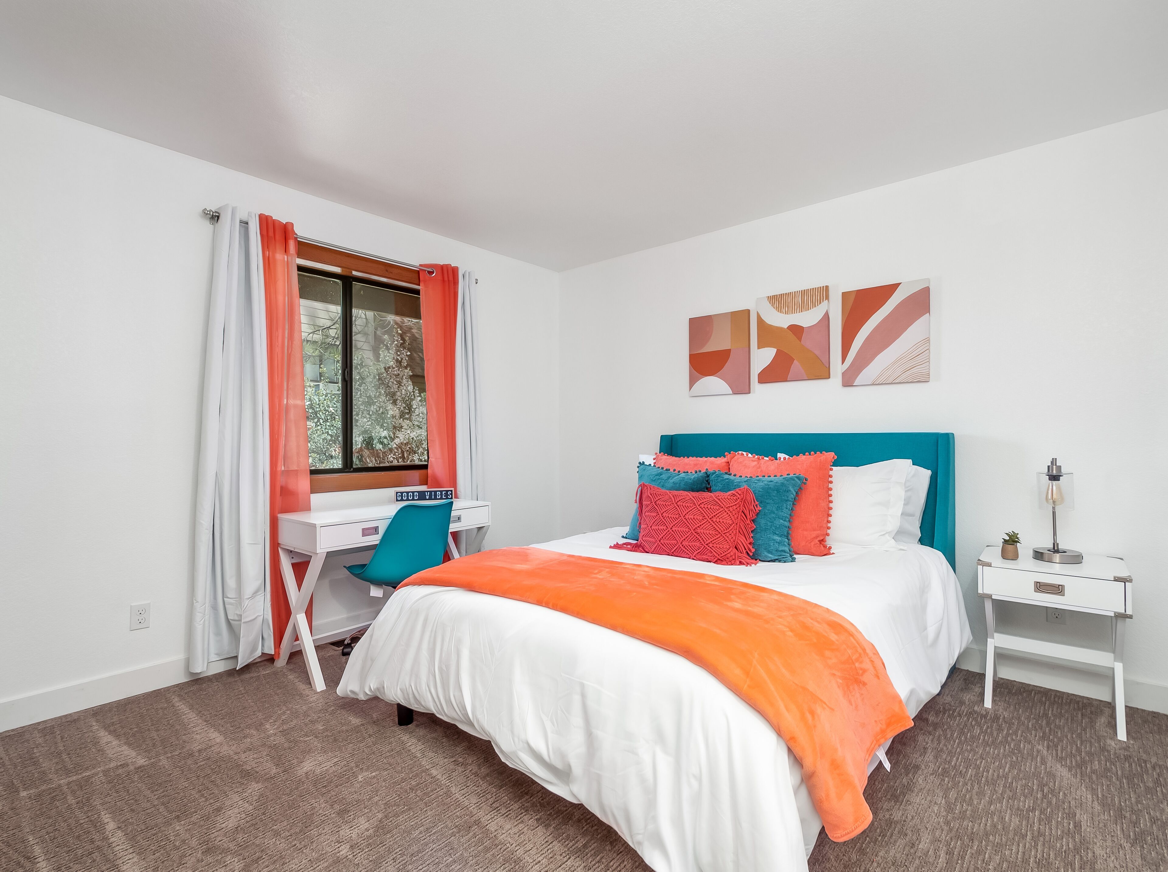 4 bedrooms, desk, iron/ironing board, WiFi