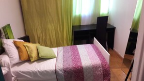 3 bedrooms, desk, WiFi