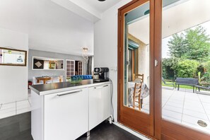 Unclassified image, 2 of 23, button - 3 bedroom apartment, large living room, garden and terrace (Lognes)