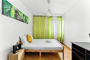 Unclassified image, 5 of 23, button - 3 bedroom apartment, large living room, garden and terrace (Lognes)