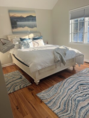 7 bedrooms, desk, iron/ironing board, travel cot