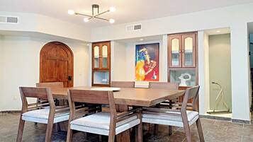 Vila Keluarga, 3 kamar tidur | Ruang makan