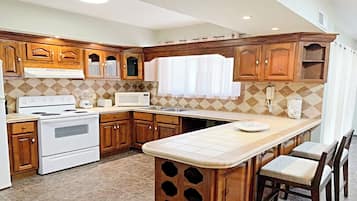 Vila Keluarga, 3 kamar tidur | Dapur pribadi | Lemari es besar, microwave, oven, dan pemanggang roti