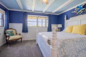 5 bedrooms, travel cot, free WiFi - Cheerful 5-bedroom lake house with indoor pool (Rogers)