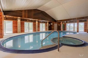 Indoor pool - Cheerful 5-bedroom lake house with indoor pool (Rogers)