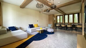 Suite, 3 Schlafzimmer (Living Dining) | Minibar (mit einigen kostenlosen Artikeln), Zimmersafe