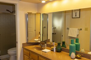 Combined shower/bathtub, hair dryer, towels, soap