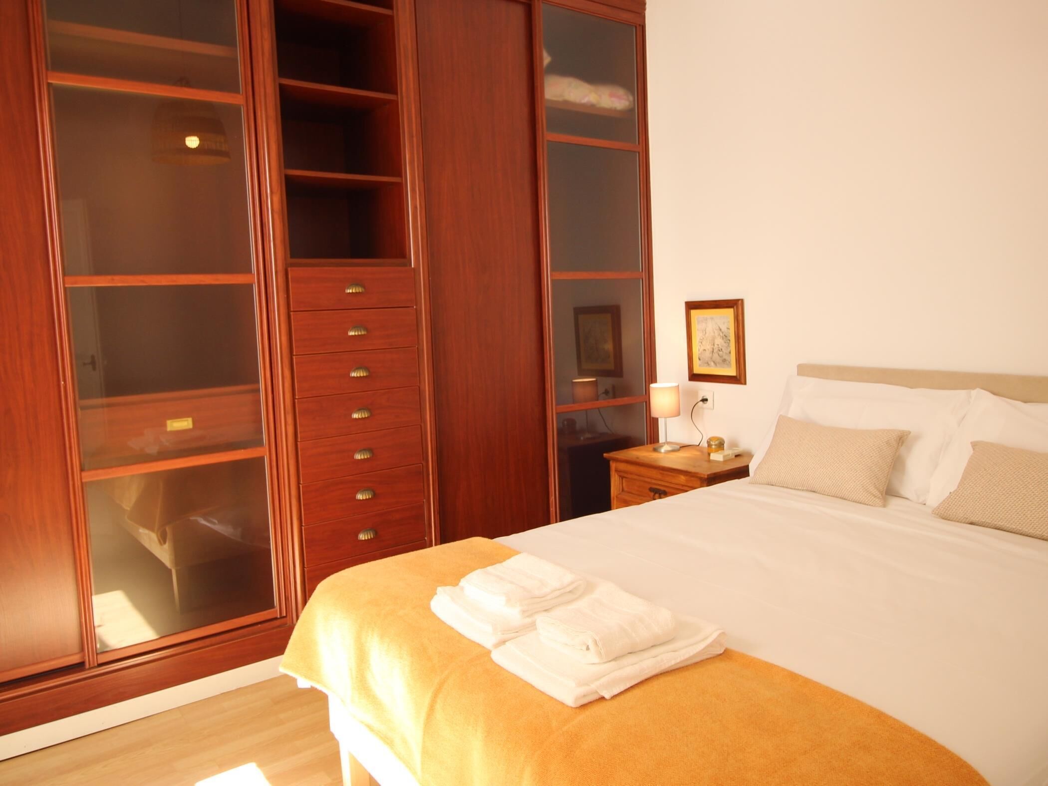 2 bedrooms, iron/ironing board, internet, bed sheets