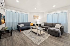 TV - Stylish & Charming 15min to Downtown LA (Rosemead)