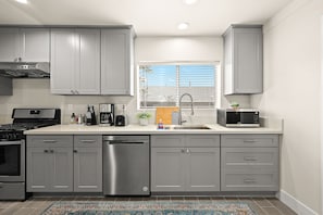 Design House | Private kitchen | Full-size fridge, microwave, oven, stovetop - Stylish & Charming 15min to Downtown LA (Rosemead)