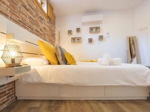 1 bedroom, iron/ironing board, internet, bed sheets