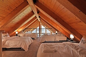 11 soverom, skrivebord, reiseseng for barn og wi-fi (inkludert)