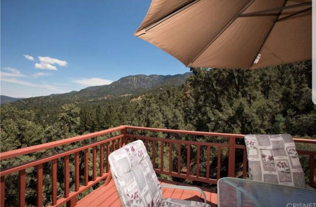 Quiet Mountain Retreat in Modern Villa