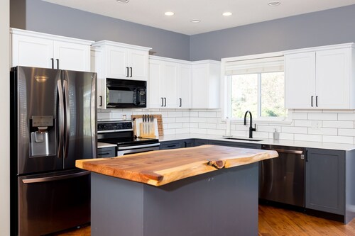 Bright 3 Bedroom Home with Home Theater