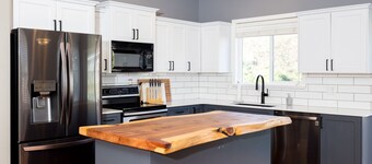 Bright 3 Bedroom Home with Home Theater