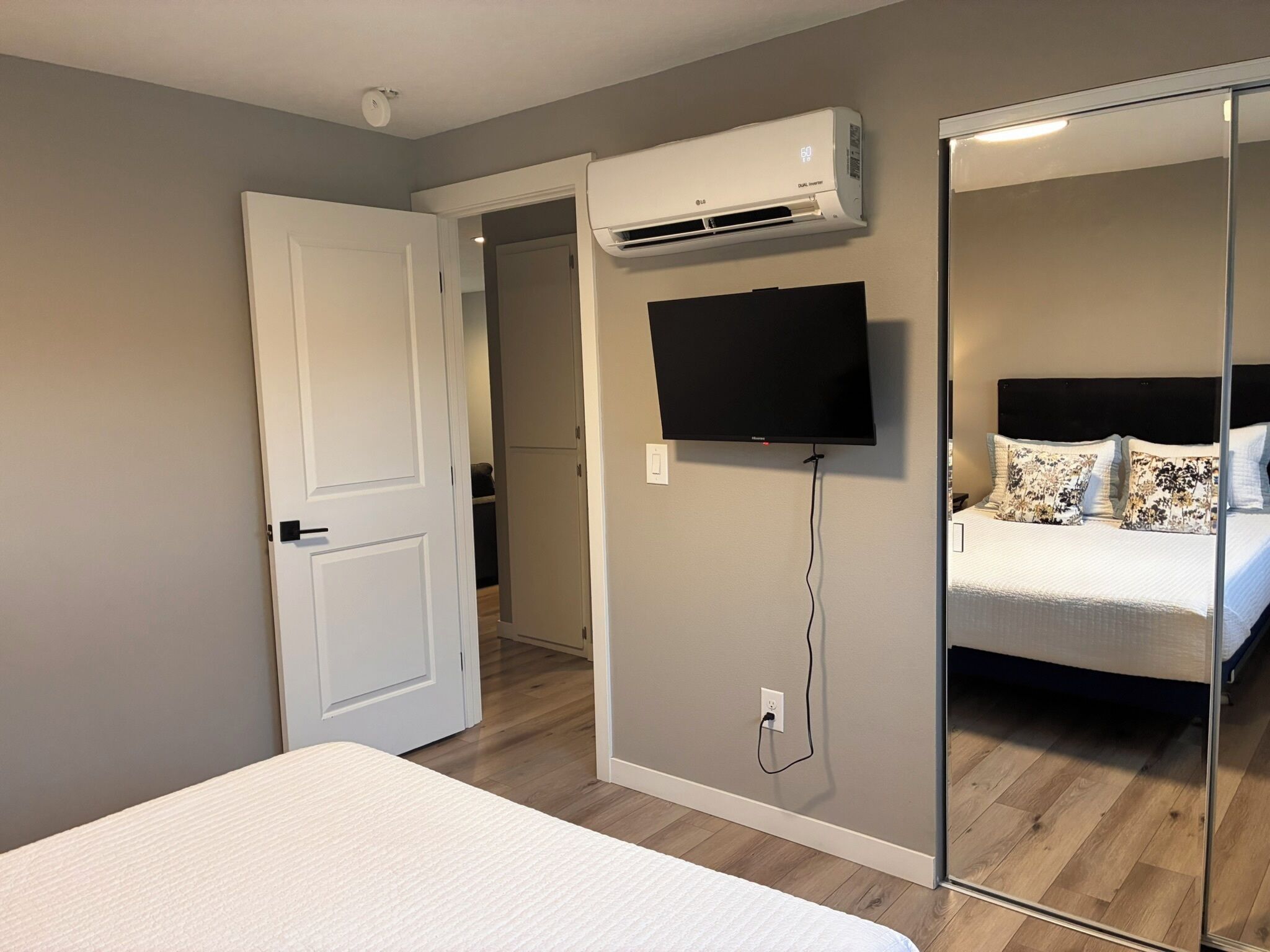 2 bedrooms, travel crib, free WiFi, bed sheets