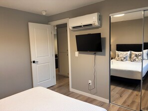 2 室のベッドルーム、旅行用ベビーベッド、WiFi (無料)、ベッドシーツ