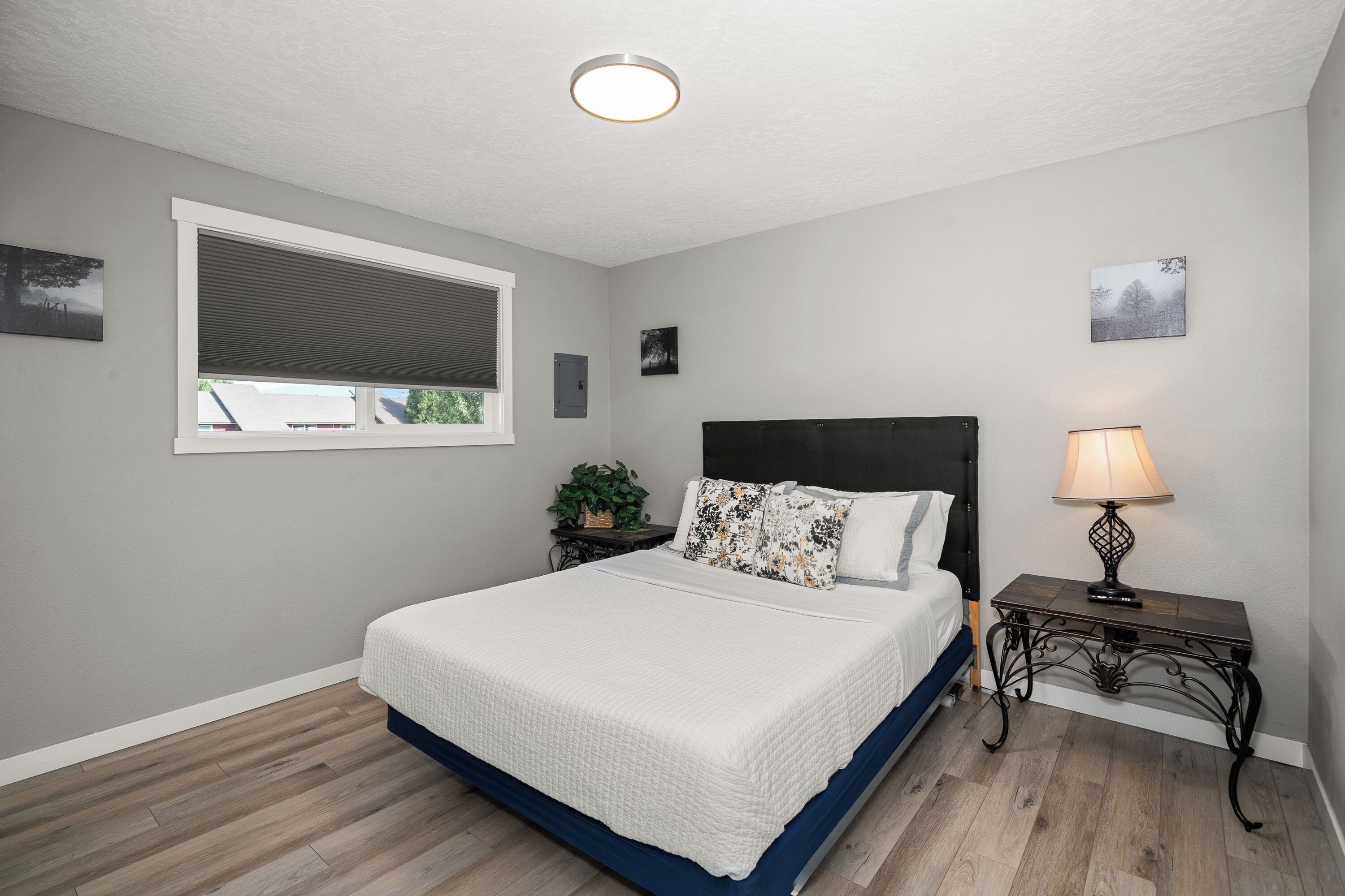 2 bedrooms, desk, iron/ironing board, travel crib