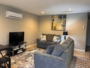 Smart TV - ✨Updated Upstairs Space 5 min to Browns Park🛹🏐🏀 💦1 (Spokane Valley)