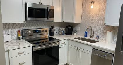 ✨Updated Upstairs Space 5 min to Browns Park🛹🏐🏀 💦1