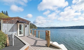 Terrace/patio - Waterfront Studio Apartment. Perfect for work or play. (Gig Harbor)