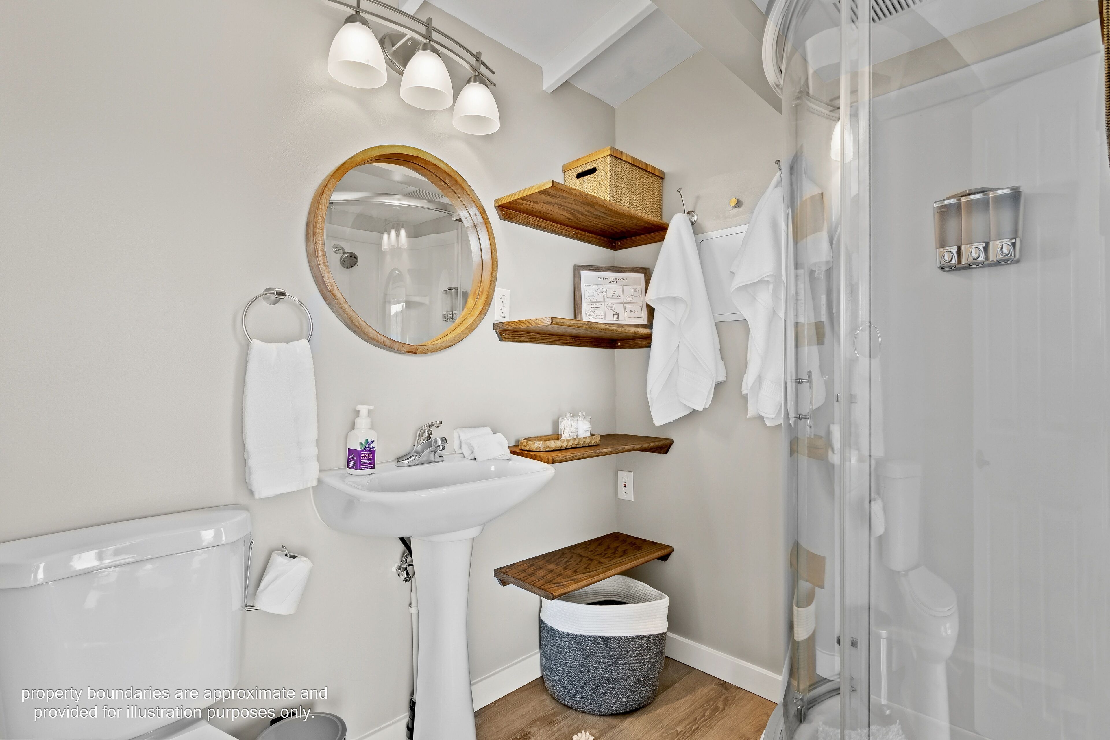 Douche, sèche-cheveux, serviettes fournies, savon