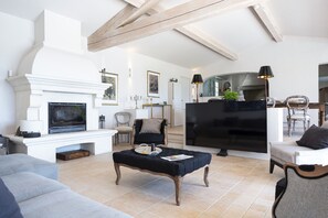 Smart TV, fireplace, ping pong, computer monitors
