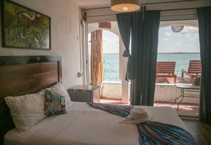 Quarto quádruplo básico, vista para a lagoa | Cortinas blackout, Wi-Fi de cortesia, roupa de cama
