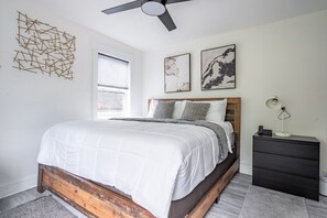2 bedrooms, desk, iron/ironing board, WiFi