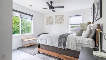 2 habitaciones, escritorio, tabla de planchar con plancha y wifi