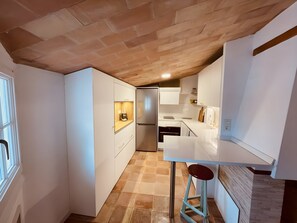 Frigorifero, forno, piano cottura, lavastoviglie