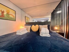 1 quarto, escrivaninha, ferros/tábuas de passar roupa, Wi-Fi de cortesia