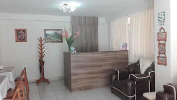 40-tums LED-tv med kabelkanaler