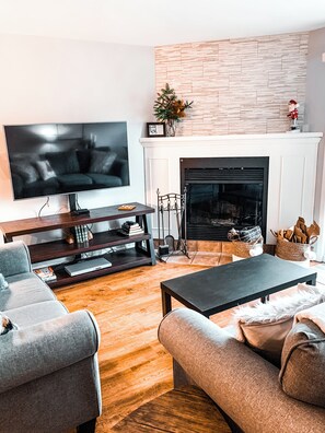 Smart TV, fireplace, DVD player, table football