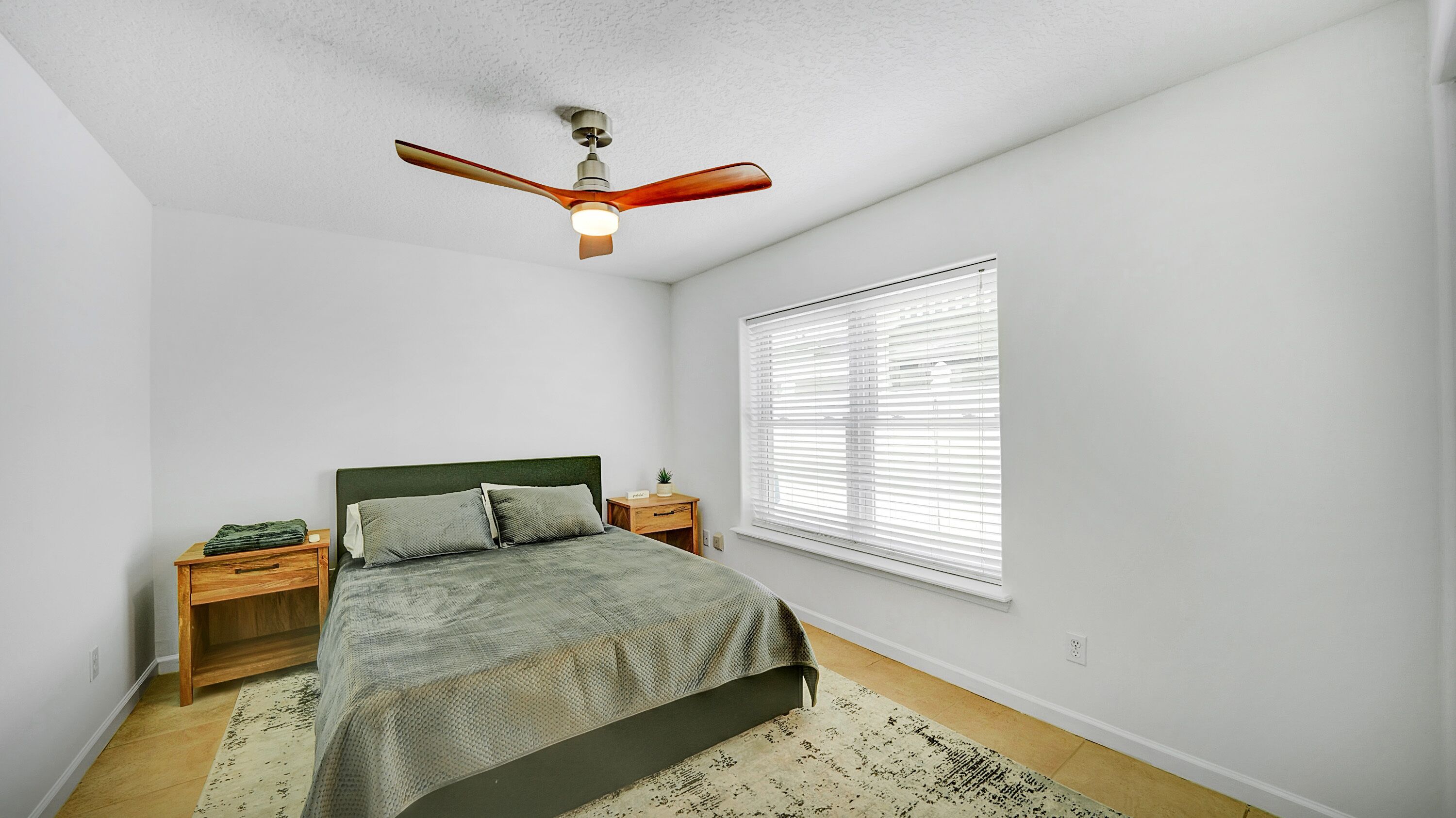 Oceanside 1st floor home, 1 block away from beach and 15 mins away from Mayo