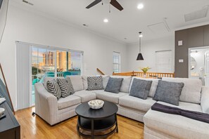 Smart TV, table tennis