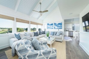 Living area - Golf & Ocean Views Renovated New 3 BR 3 Full Baths BHI Club Pet Friendly (Bald Head Island)