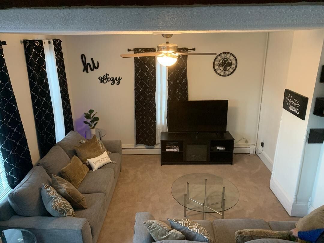 Wineries, Hiking, skiing  and fishing minutes from house