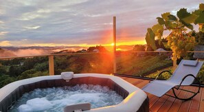 Bañera de hidromasaje al aire libre