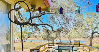 Riverfront Home w/kayaks, firepit, grill, fish 8mi Coopers 8mi Castell Gen Store